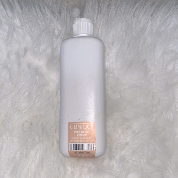 • Clinique Even Better Clinical Serum Foundation CN 20 Fair (VF) - Picture 1 of 5